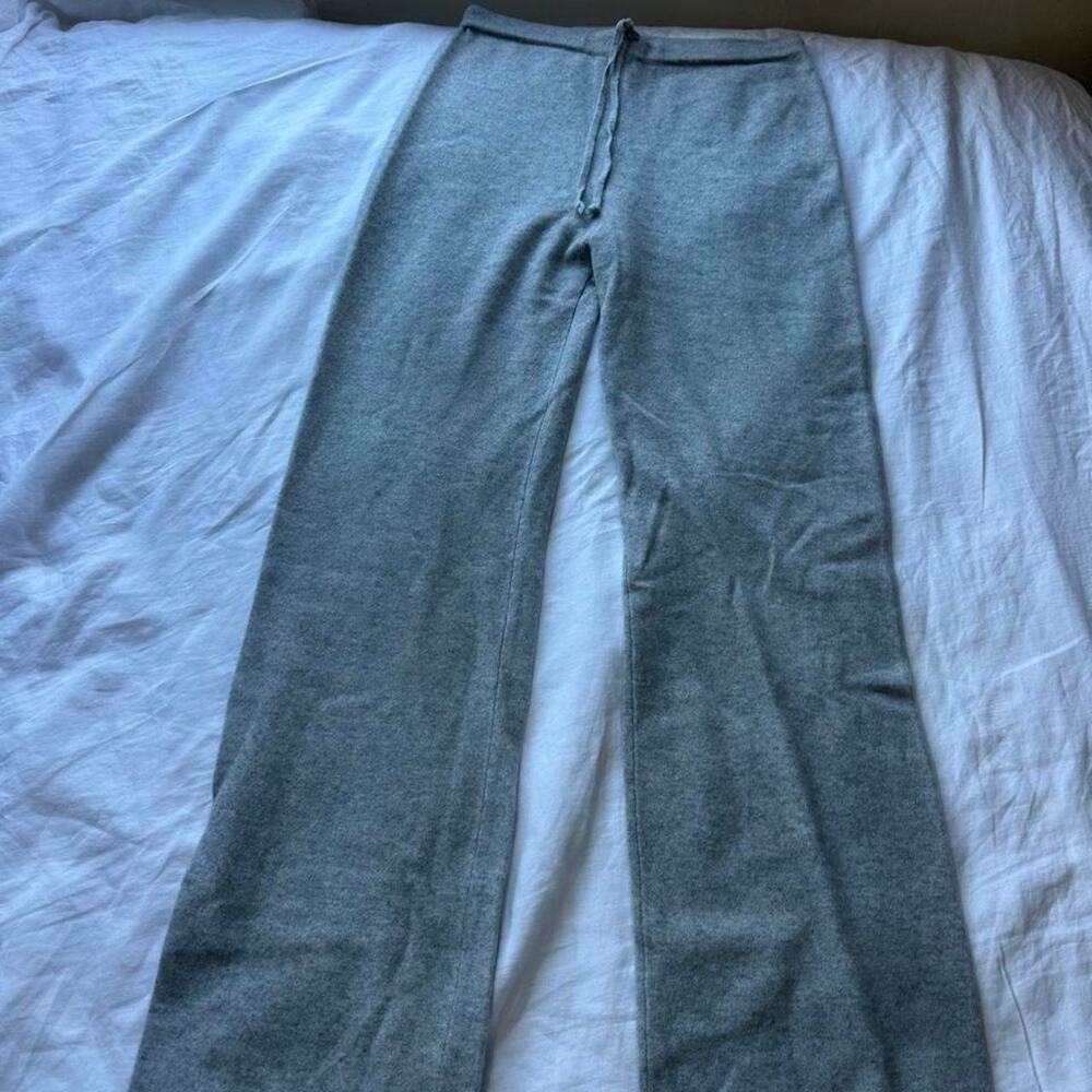 Gray cashmere sweatpants with drawstring